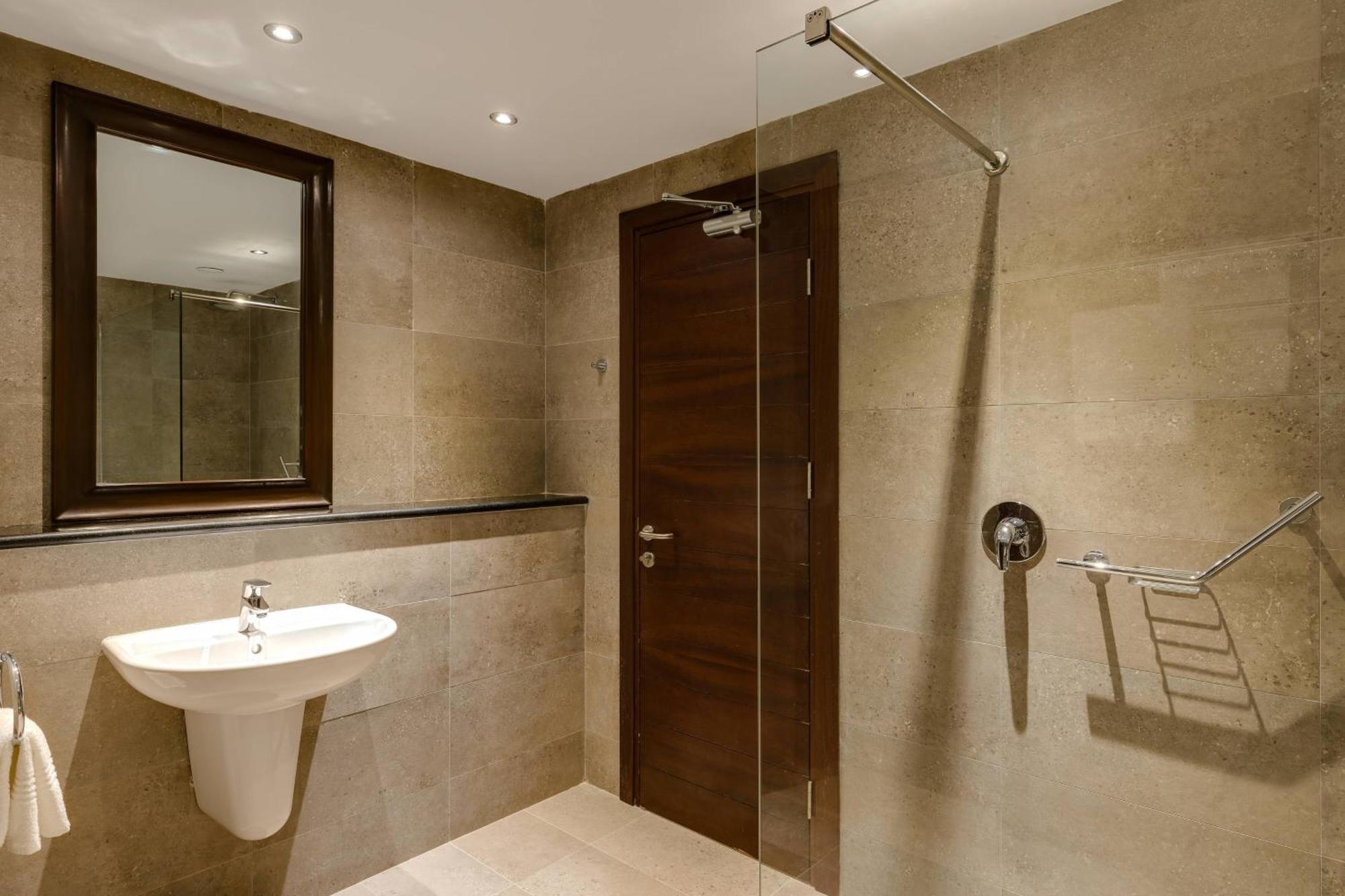 Protea Hotel By Marriott Owerri Select Ngoại thất bức ảnh